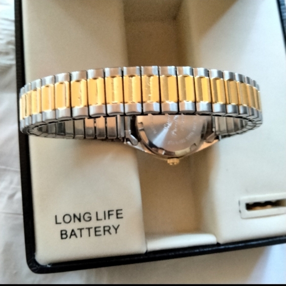 Gruen Embassy Women’s Water Resistant Date Two Tone Quartz Watch - Picture 4 of 6